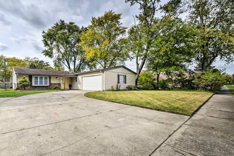 Renovated Griffith Family Home in Chicagoland Area — photo 3