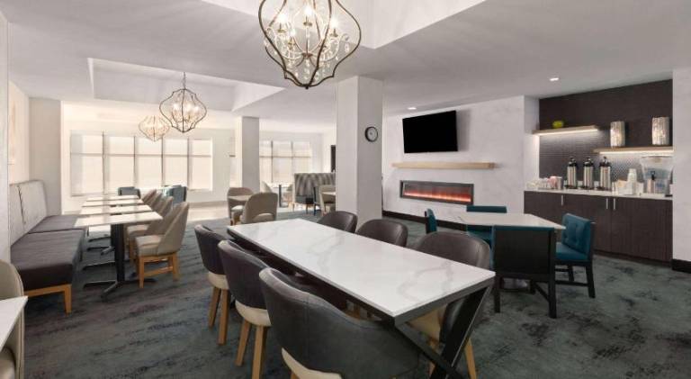 La Quinta Inn & Suites by Wyndham Meridian — photo 3