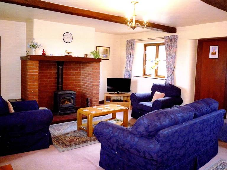 Family-friendly cottage with yard | Pet-friendly — photo 2
