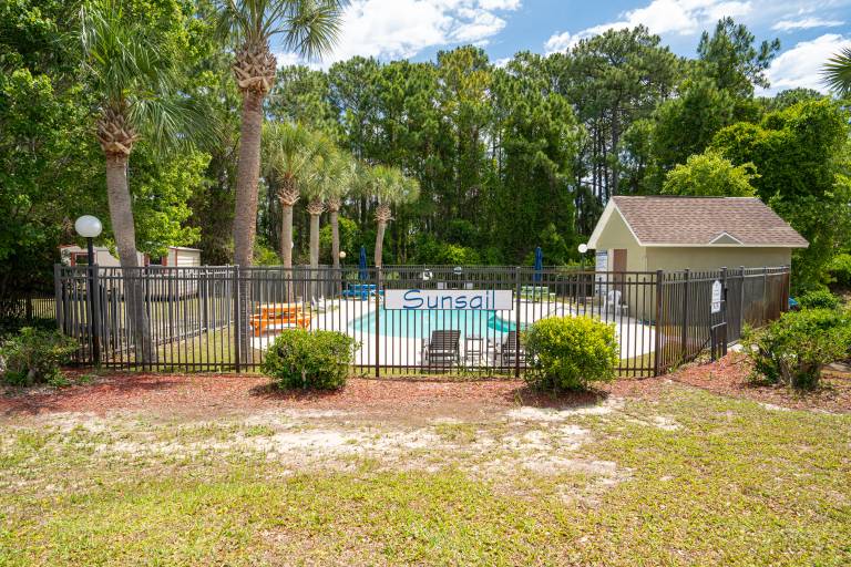 3BR Beach Home Golf Cart & Private Yard w Grill in Destin, FL