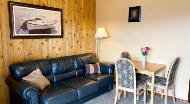 Rocky Mountain Springs Lodge — photo 4