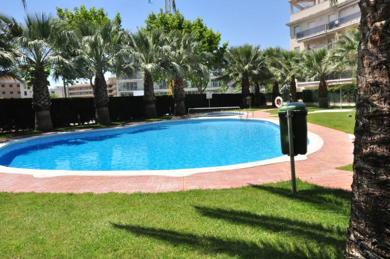 Holiday apartment with terrace & pool in Cambrils