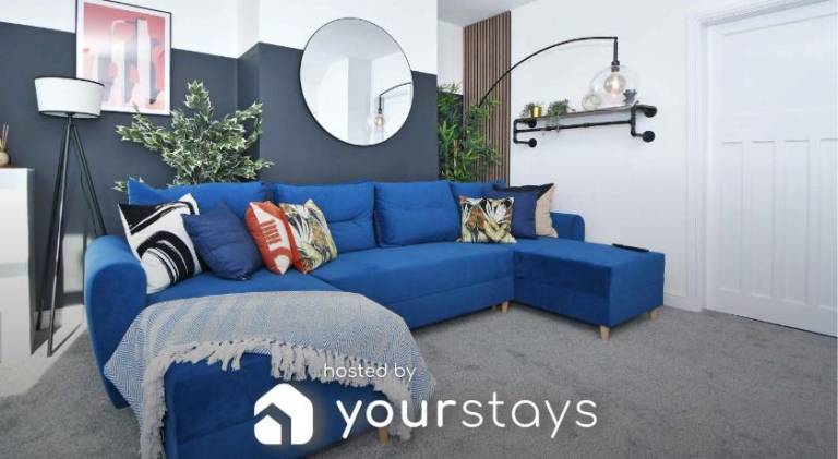 Lily House by YourStays - Cosy 3 Bedroom House in Crewe in Crewe