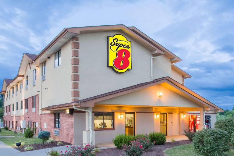 Super 8 By Wyndham Abingdon Va in Abingdon, VA