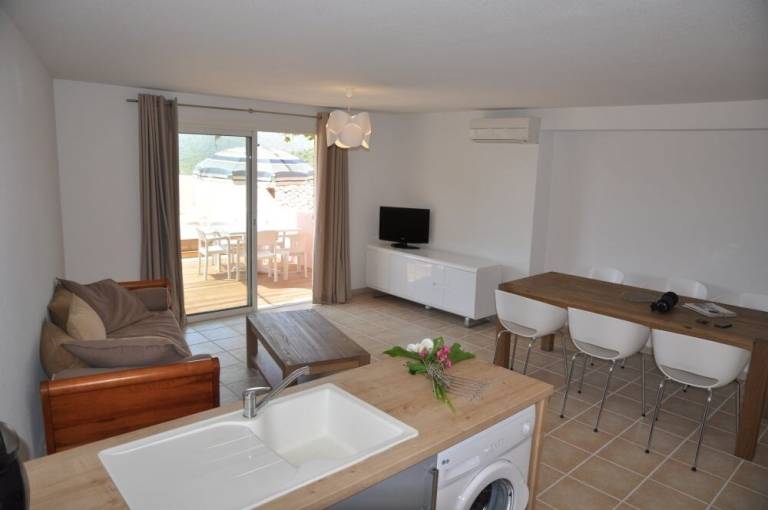 Holiday park with barbeque & pool | Garden view — photo 5