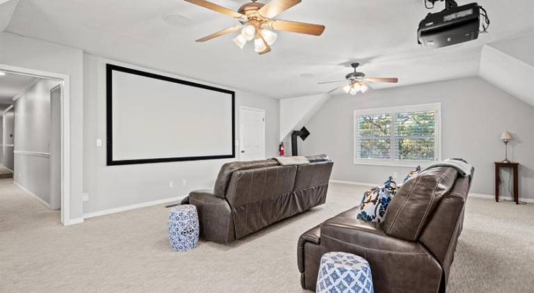 Beautiful vacation home with jacuzzi | Suitable for remote work | Pets allowed in Layton, UT