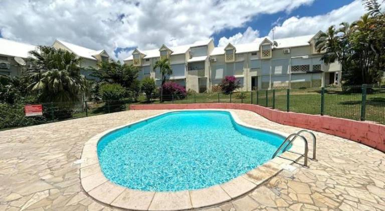Holiday apartment with yard & pool — photo 3