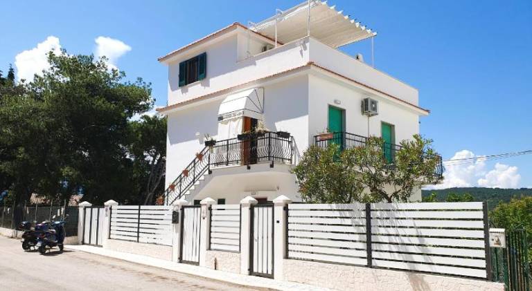 Holiday apartment with yard & terrace in Foggia