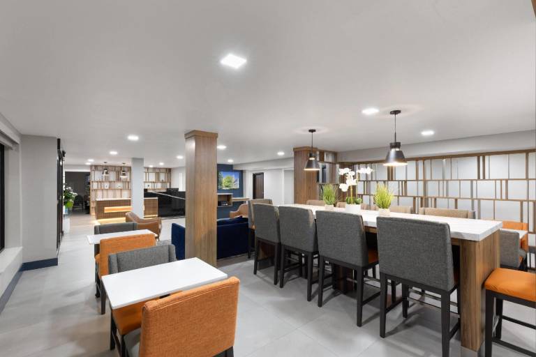 La Quinta Inn & Suites by Wyndham Springdale — photo 4