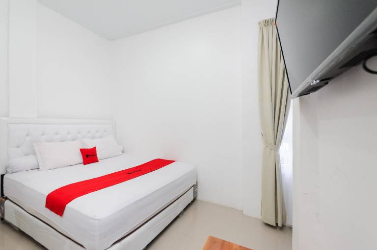 RedDoorz Syariah near Pelabuhan Ulee Lheue Banda Aceh