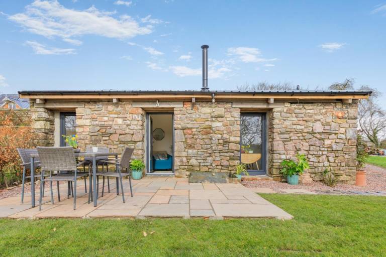 Cottage with barbeque — photo 2