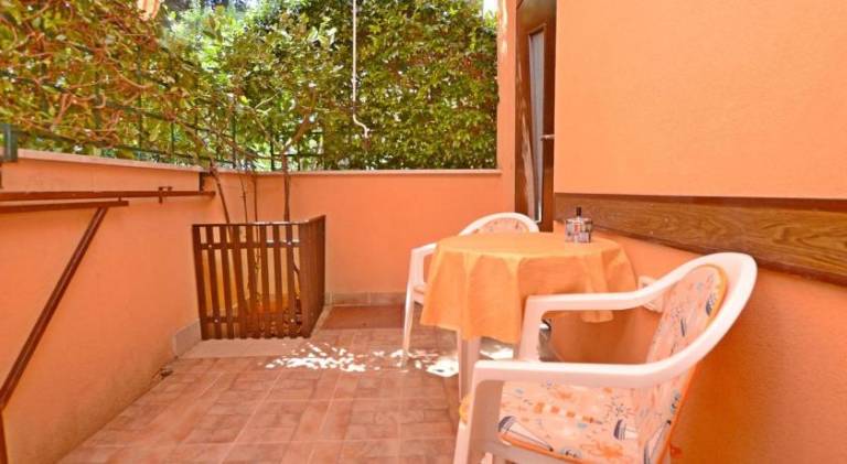 Holiday apartment with patio — photo 5