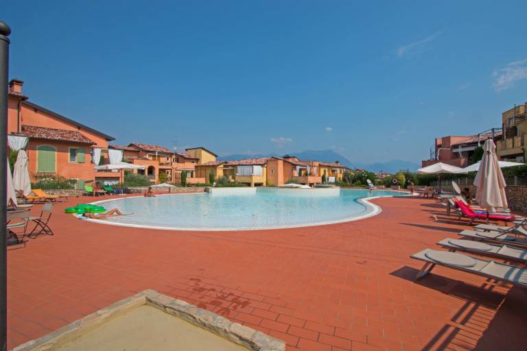 Children-friendly rental apartment with barbeque, terrace & pool | Next to the beach | Pets are welcome — photo 3