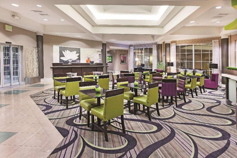 La Quinta Inn & Suites by Wyndham Dallas Arlington South — photo 2