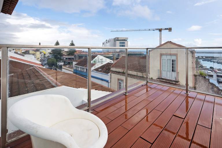 Apartment with terrace & fast internet | Next to Portas da Cidade de Ponta Delgada | Sea view — photo 2