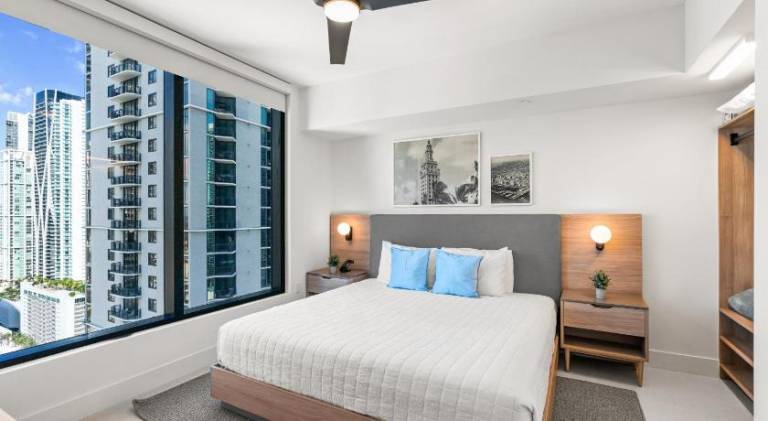 NEW 28th Floor unit - Breathtaking Bay and Downtown Views in Miami, FL