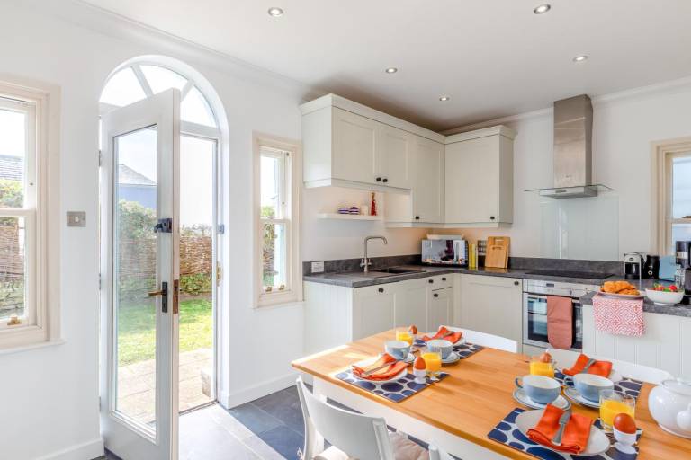 Fully equipped nice cottage with grill & garden | Water view | Beach nearby | Dogs allowed — photo 4