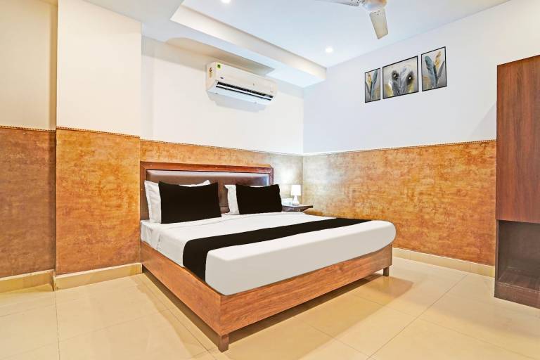 Collection O Tilak Nagar Near Pacific Mall