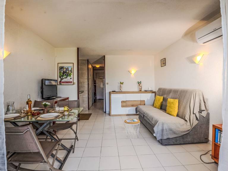 Fully equipped pleasant apartment with terrace, garden & pool | Close to the beach | Pets are welcome — photo 5