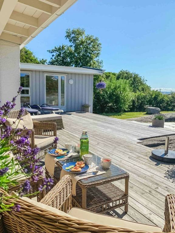 Vacation home with terrace & barbeque | Water view — photo 4