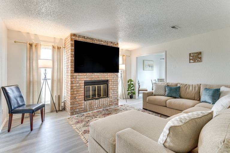 South OKC Home w/ Hot Tub-Game Room: 18 Mi to OU! — photo 3