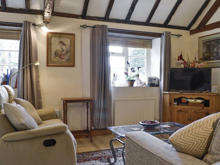 Family-friendly cottage with garden & patio | Pet-friendly — photo 3