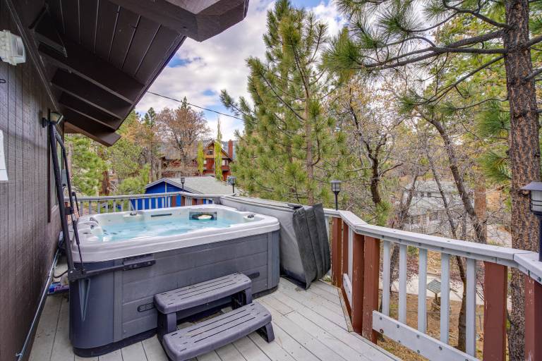 Big Bear Cabin w/ Hot Tub < 3 Mi to Skiing! — photo 2