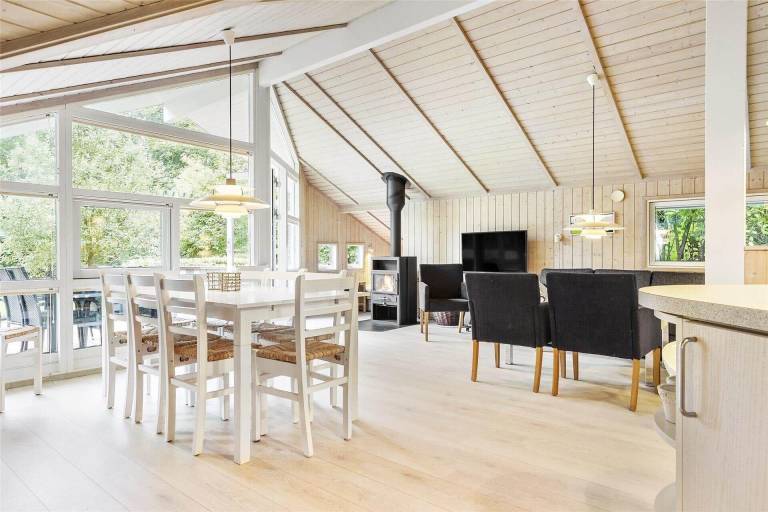 House with terrace, jacuzzi & sauna — photo 2