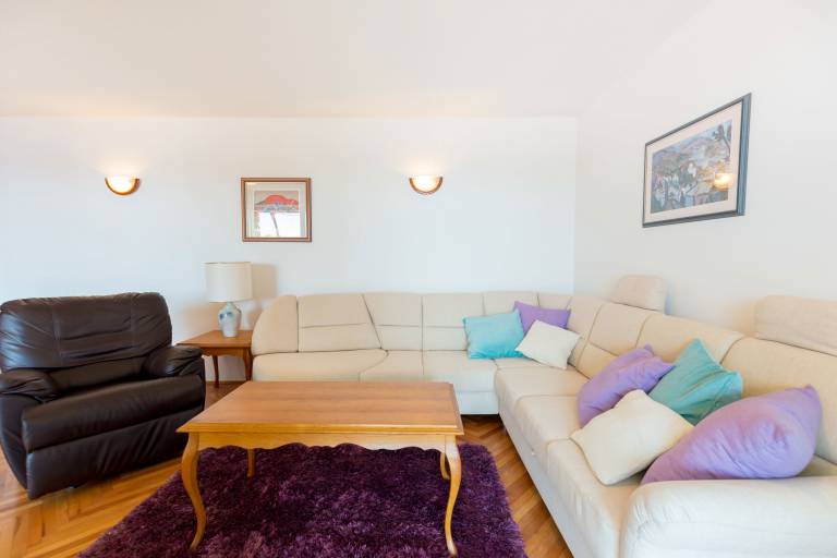 Fully equipped lovely holiday apartment with patio | City view | Pets allowed — photo 3