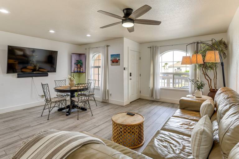 South Padre Island Getaway - Newly Renovated! — photo 4
