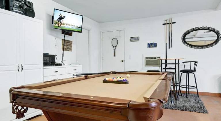 Vacation home with jacuzzi | Pets allowed in Palm Desert, CA