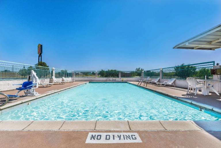Super 8 By Wyndham Abilene North — photo 2