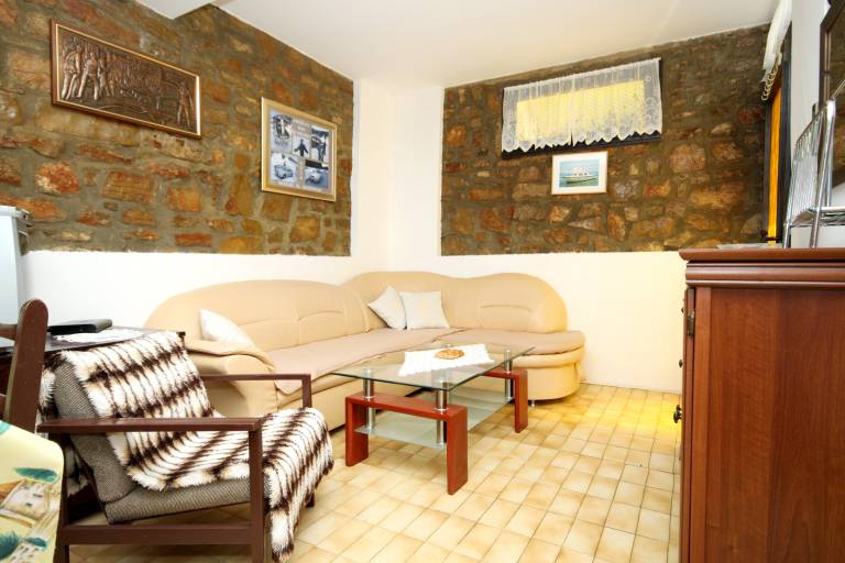 Holiday apartment with patio & barbeque — photo 3