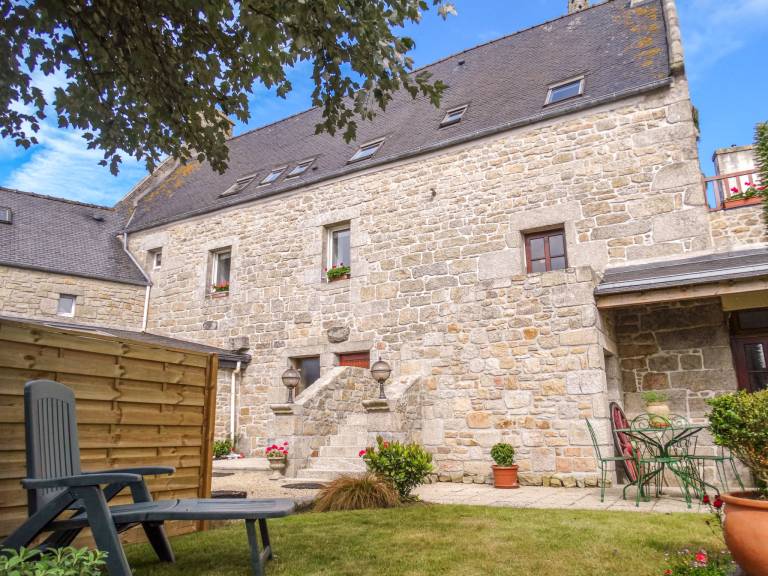 Fully equipped beautiful vacation home with terrace, barbecue & yard | Dogs allowed — photo 5