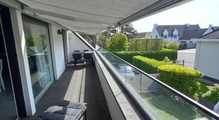 Rental apartment with patio & yard — photo 4