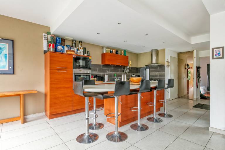 Child-friendly ample vacation home with yard, grill & patio | City view | Pets allowed — photo 5
