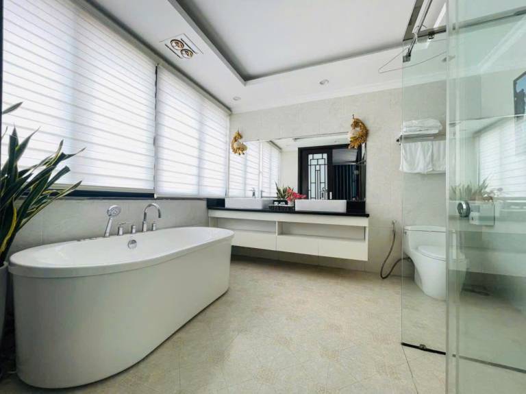 Villa with jacuzzi, pool & grill | Water view — photo 2
