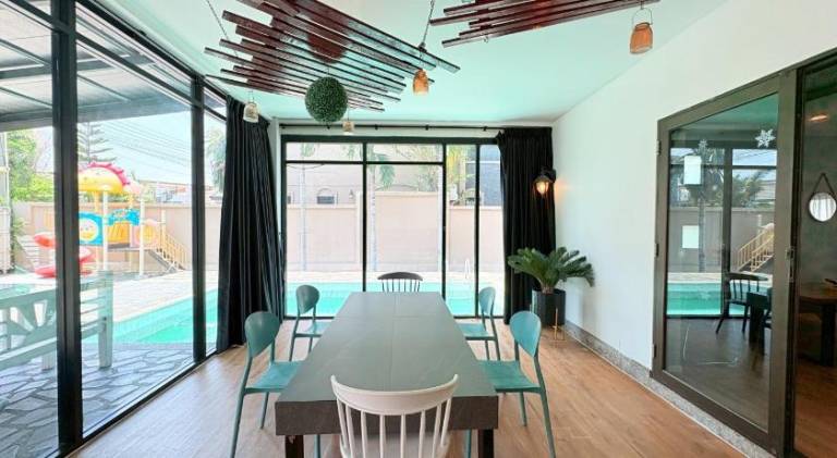 Spacious villa with pool | Pets are welcome — photo 5