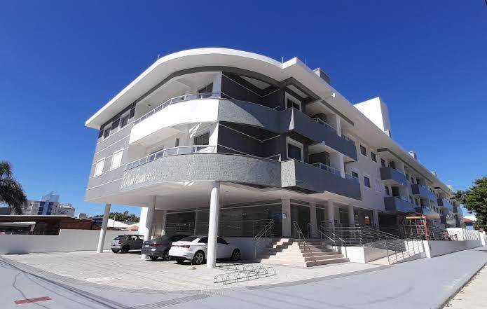 Holiday apartment with pool in Florianópolis