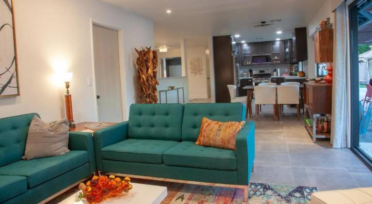 Fully equipped charming vacation home with private pool, jacuzzi & yard | Perfect for remote work | Pet-friendly — photo 5