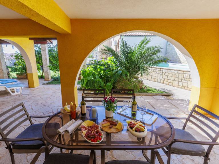 Vacation home with garden, barbecue & patio — photo 2
