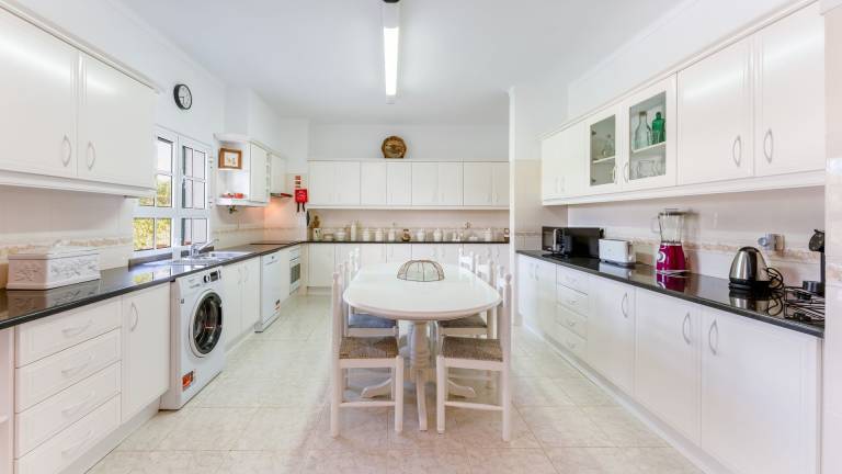Fully equipped beautiful house with yard, private pool & patio | Pool view | Pets allowed — photo 2