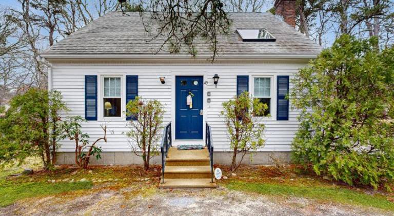 Vacation home with yard — photo 4