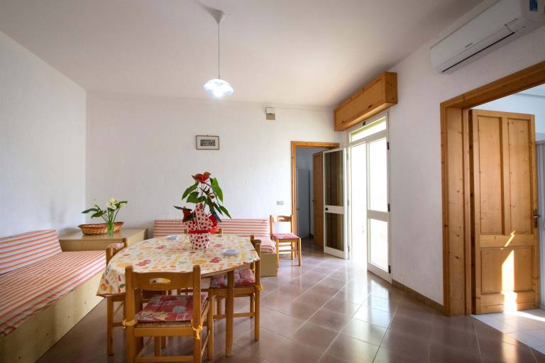 Family-friendly lovely apartment with yard & BBQ | Garden view | Close to the beach | Dogs allowed — photo 5