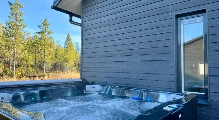 Villa with hot tub — photo 4