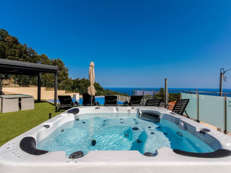 Modern chalet with private pool for 14 ppl. — photo 3