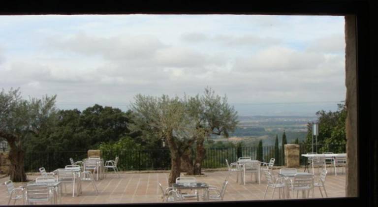 House with BBQ, terrace & pool | Pet-friendly — photo 5