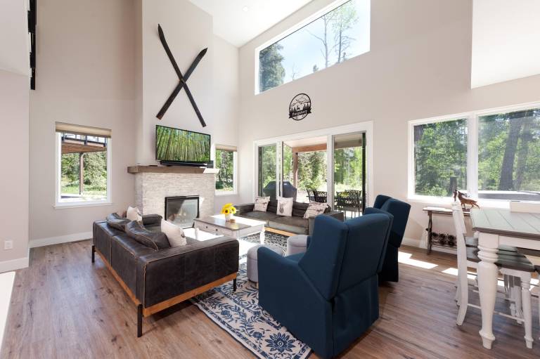 Home Across from Purg - Hot Tub, Pool Table, Fire Pit, Arcade Game in Durango, CO