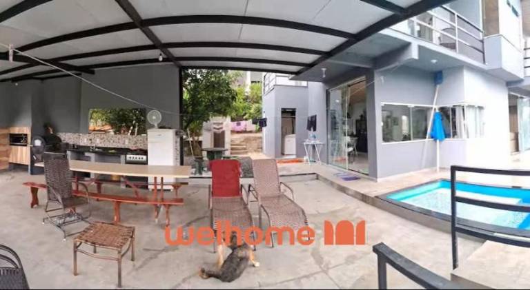 House with pool — photo 4