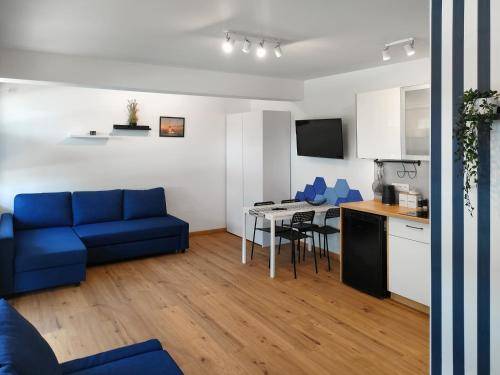 Holiday apartment with terrace, private pool & yard — photo 2